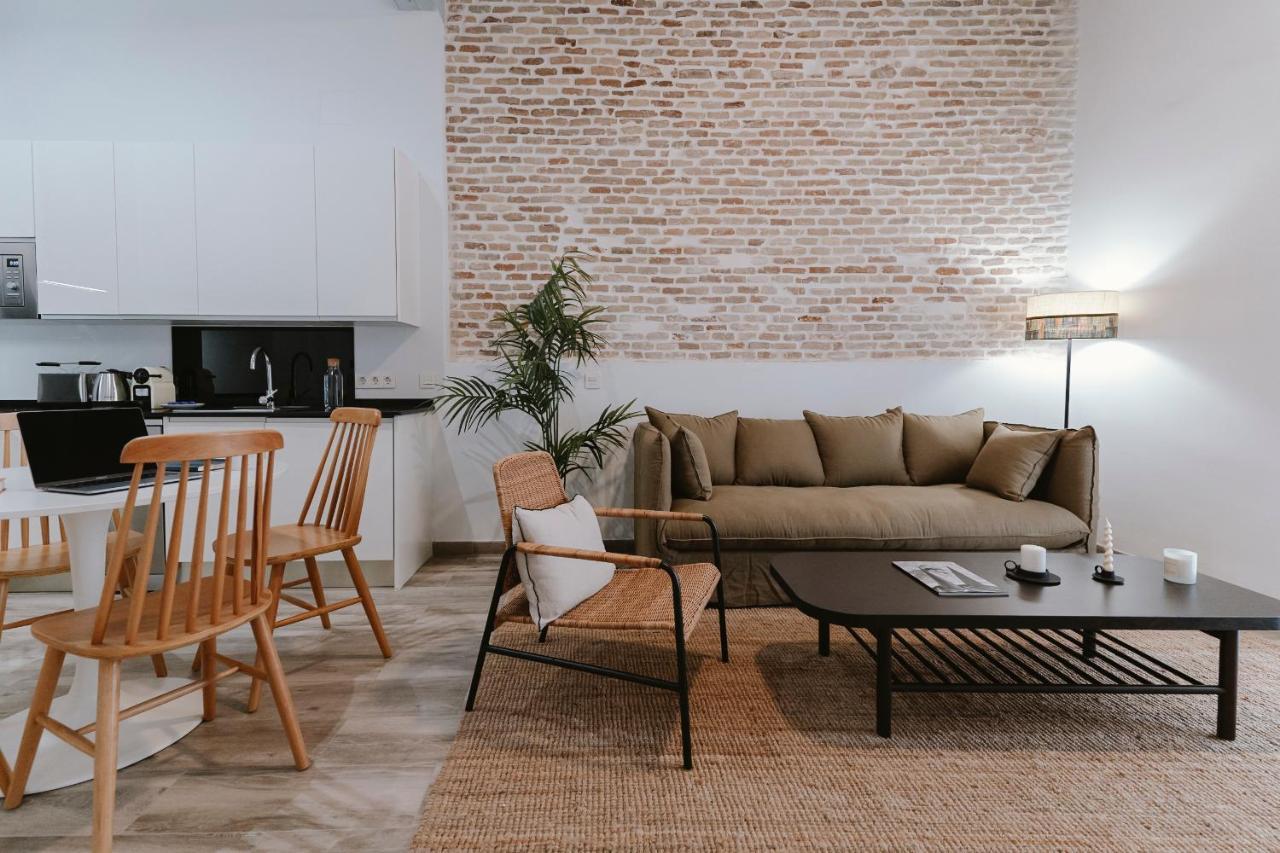 One&Lux Punonrostro Bright Minimalist Central Home, Seville